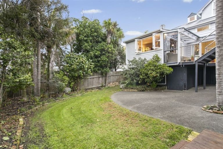 Photo of property in 58 Gladstone Road, Northcote, Auckland, 0627