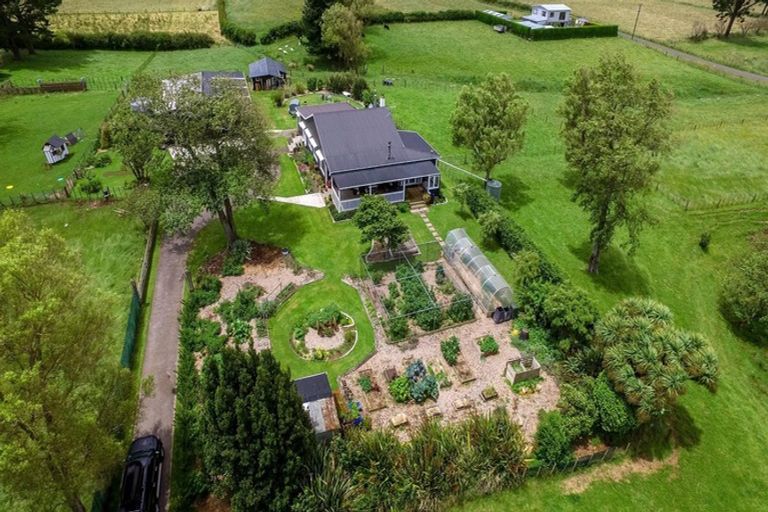 Photo of property in 2 Tayler Street, Eltham, 4322