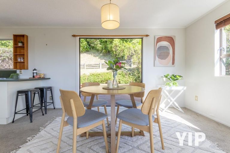 Photo of property in 44 Colchester Crescent, Newlands, Wellington, 6037