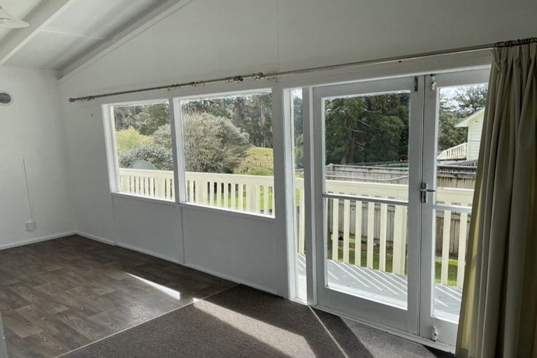 Photo of property in 57 Candia Road, Henderson Valley, Auckland, 0614