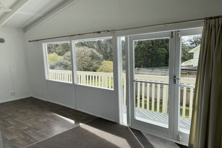 Photo of property in 57 Candia Road, Henderson Valley, Auckland, 0614
