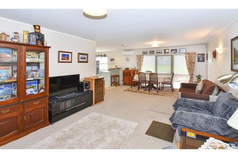 Photo of property in 15 Tonson Place, Weymouth, Auckland, 2103