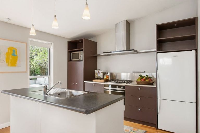 Photo of property in 216 Springfield Road, St Albans, Christchurch, 8014