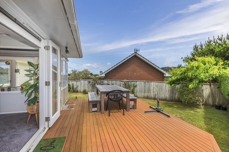 Photo of property in 18 Baffin Grove, Kingston, Wellington, 6021