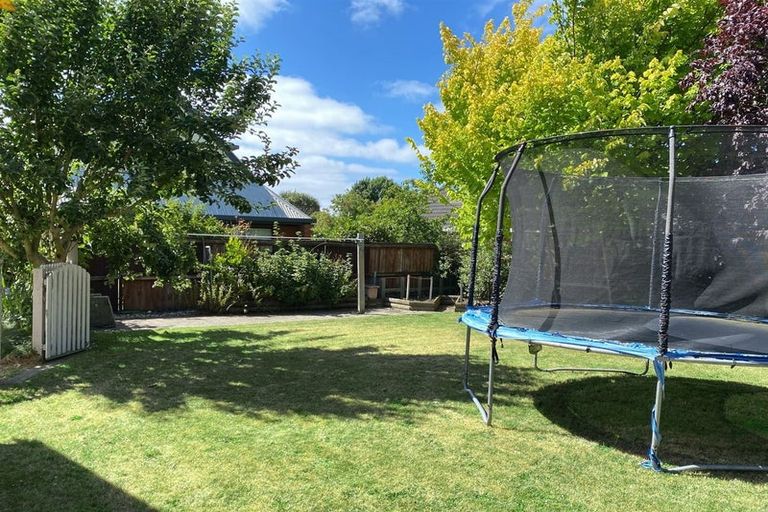 Photo of property in 15 Althorp Place, Avonhead, Christchurch, 8042