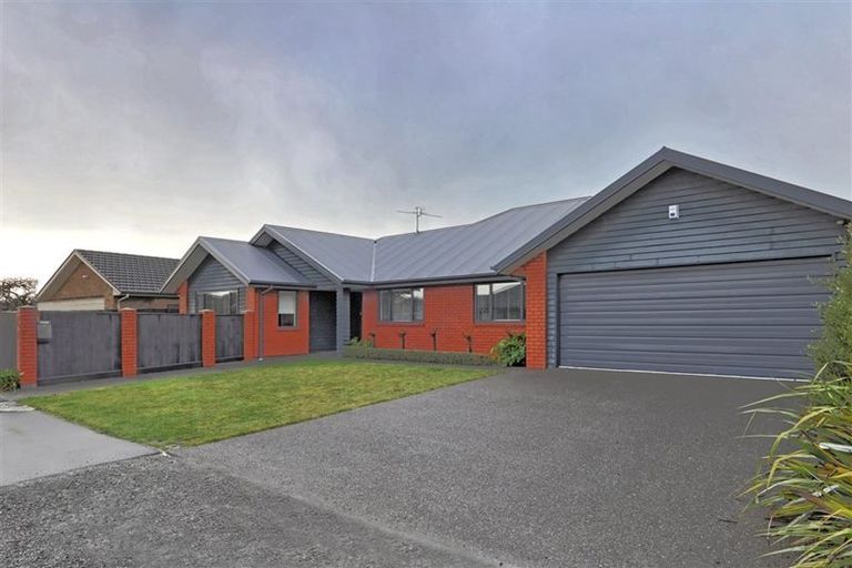 Photo of property in 3 Woodhaven Place, Parklands, Christchurch, 8083