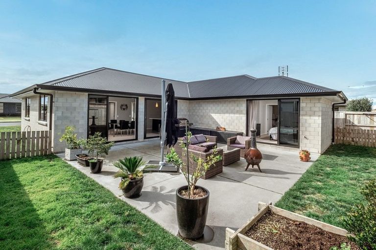 Photo of property in 22 Piata Street, Papamoa Beach, Papamoa, 3118