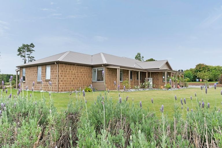 Photo of property in 32 Arthur Road, Paraite, New Plymouth, 4373