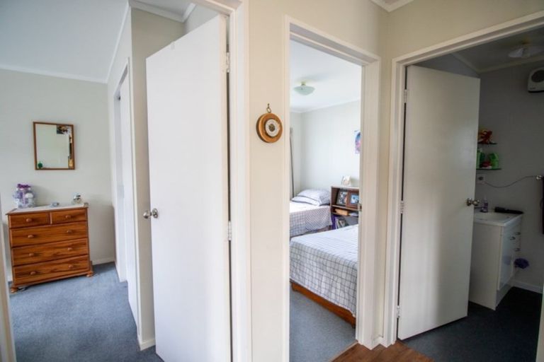 Photo of property in 21 Hennessy Street East, Foxton Beach, Foxton, 4815