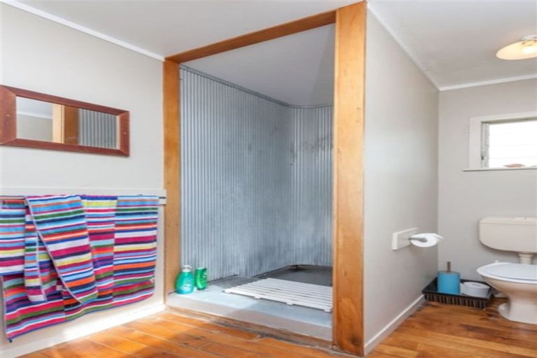 Photo of property in 4 Ocean Beach Road, Tairua, 3508