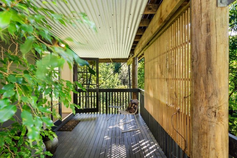 Photo of property in 35 Burns Road, Hospital Hill, Napier, 4110