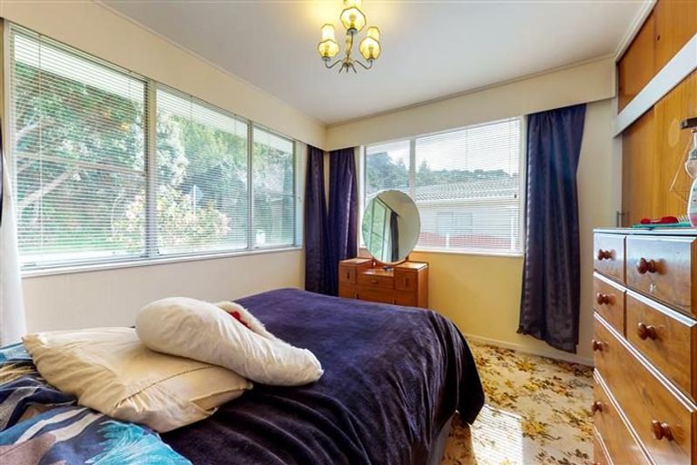 Photo of property in 68 Akaroa Drive, Maupuia, Wellington, 6022