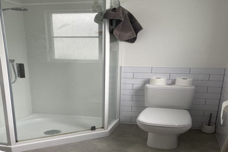 Photo of property in 232 Sutherland Road, Lyall Bay, Wellington, 6022