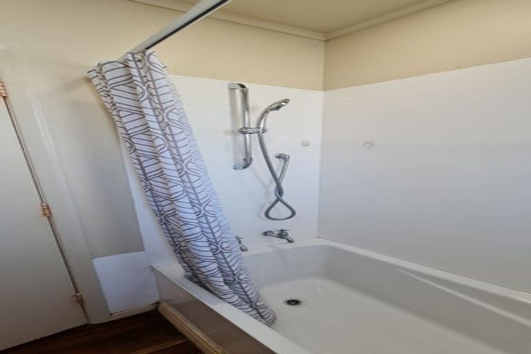 Photo of property in 10 York Place, Cannons Creek, Porirua, 5024