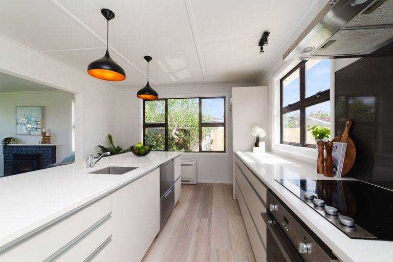 Photo of property in 13 Diamond Street, Carterton, 5713