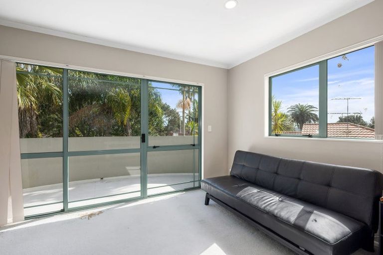 Photo of property in 24 Calypso Way, Unsworth Heights, Auckland, 0632