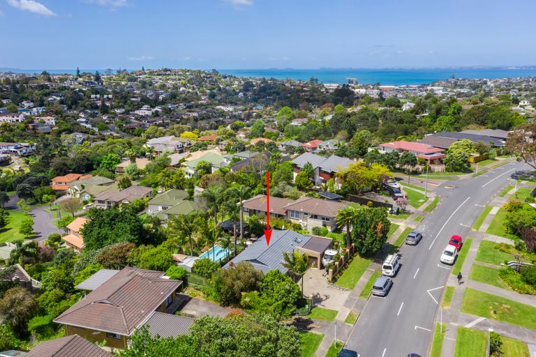 Photo of property in 21 Sartors Avenue, Northcross, Auckland, 0630