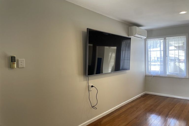 Photo of property in 26 Miller Road, Mangere Bridge, Auckland, 2022