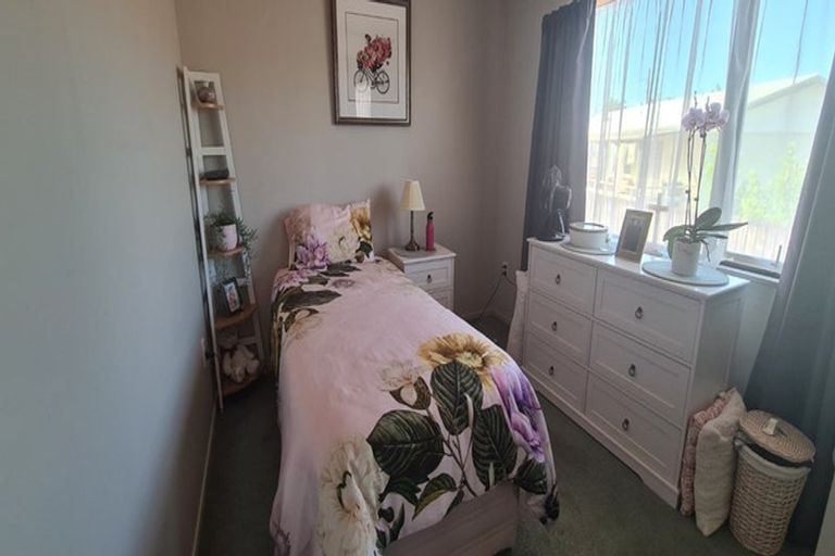 Photo of property in 4a Karamu Street, Te Atatu Peninsula, Auckland, 0610