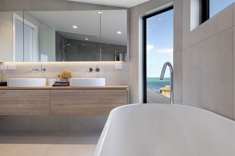 Photo of property in 35a Gulf View Road, Murrays Bay, Auckland, 0630