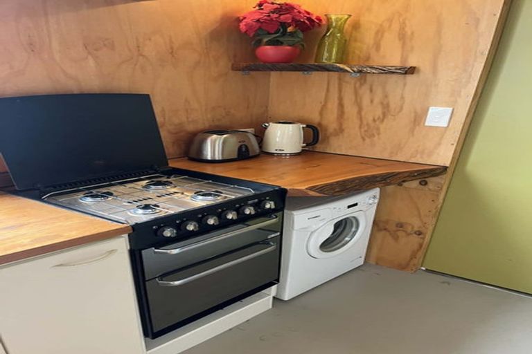 Photo of property in 51 Onewa Road, Northcote, Auckland, 0627