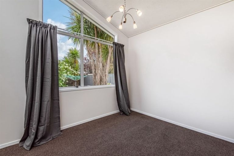 Photo of property in 11 Sunward Rise, Glenfield, Auckland, 0629