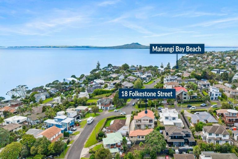 Photo of property in 18 Folkestone Street, Murrays Bay, Auckland, 0630