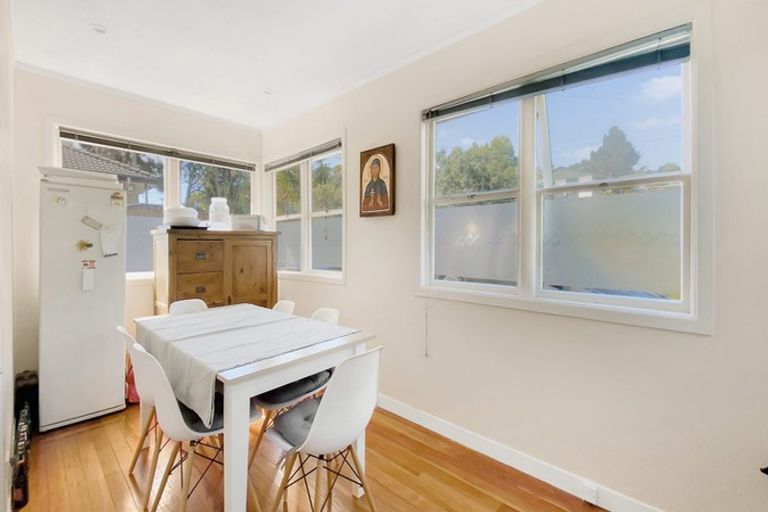 Photo of property in 1/17 Lyons Avenue, Murrays Bay, Auckland, 0630