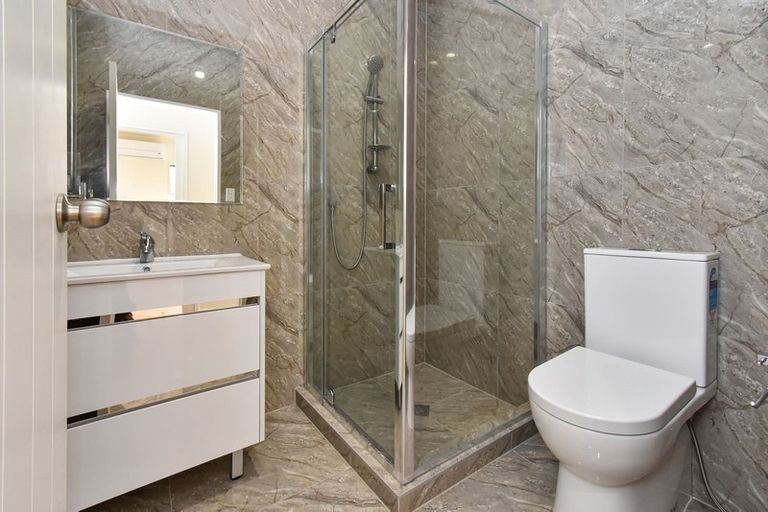 Photo of property in 10 Tapuwae Way, Mangere Bridge, Auckland, 2022