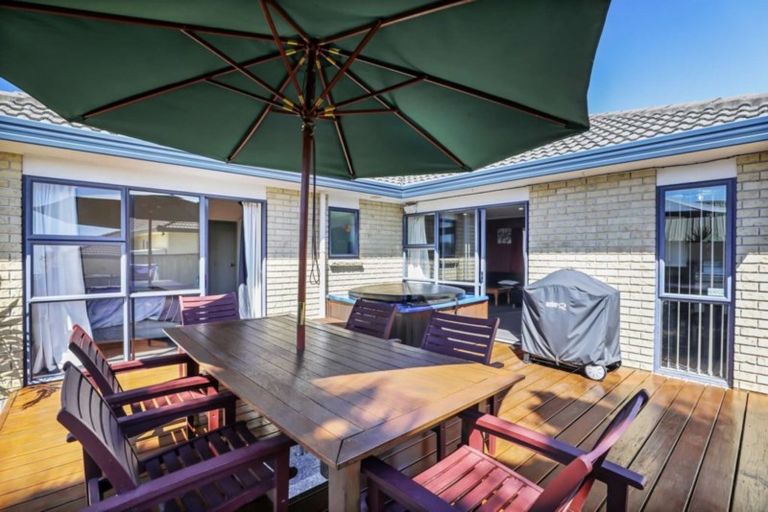Photo of property in 34 Puriri Road, Pukekohe, 2120