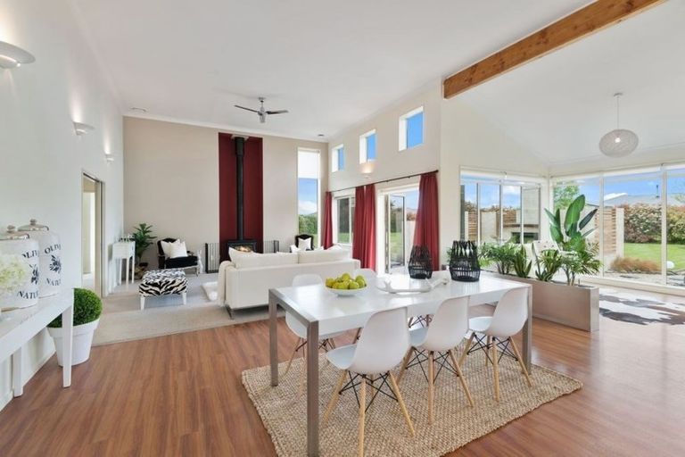 Photo of property in 21 Teviotview Place, Amberley, 7410