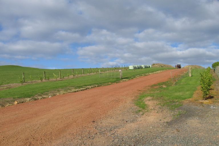 Photo of property in 408 Taiharuru Road, Taiharuru, Onerahi, 0192
