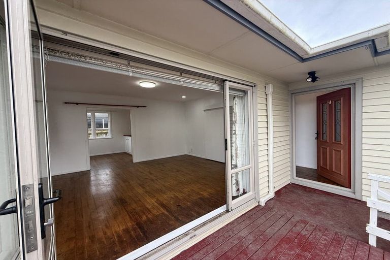 Photo of property in 39 Vera Road, Te Atatu South, Auckland, 0610