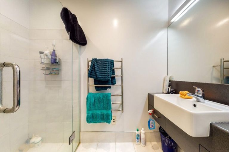 Photo of property in 13 San Sebastian Road, Kelburn, Wellington, 6012