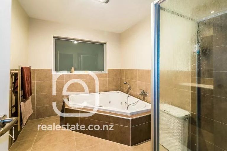Photo of property in 19 Miromiro Street, Greenhithe, Auckland, 0632
