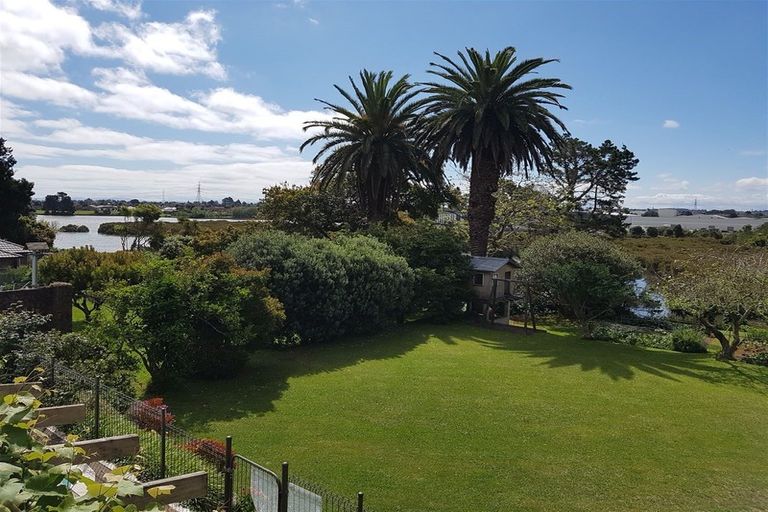 Photo of property in 43a Youngs Road, Papakura, 2110