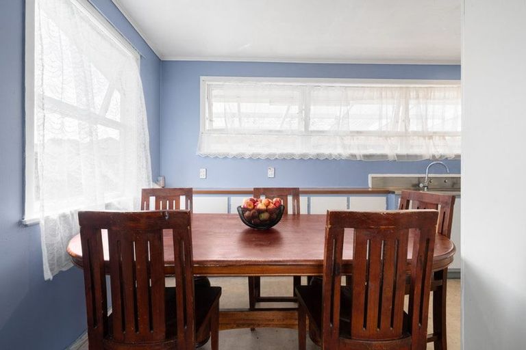 Photo of property in 15 Kambalda Street, Mangere Bridge, Auckland, 2022
