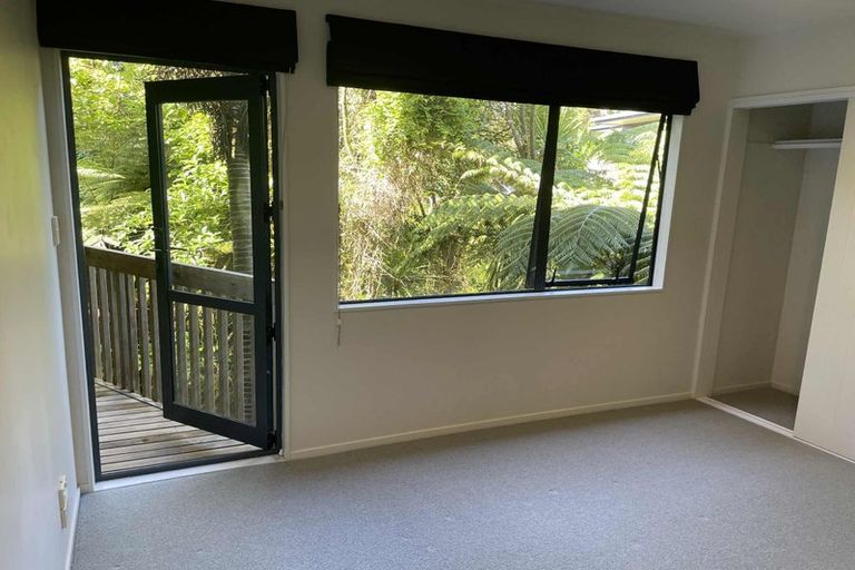 Photo of property in 13 Springwater Vale, Unsworth Heights, Auckland, 0632