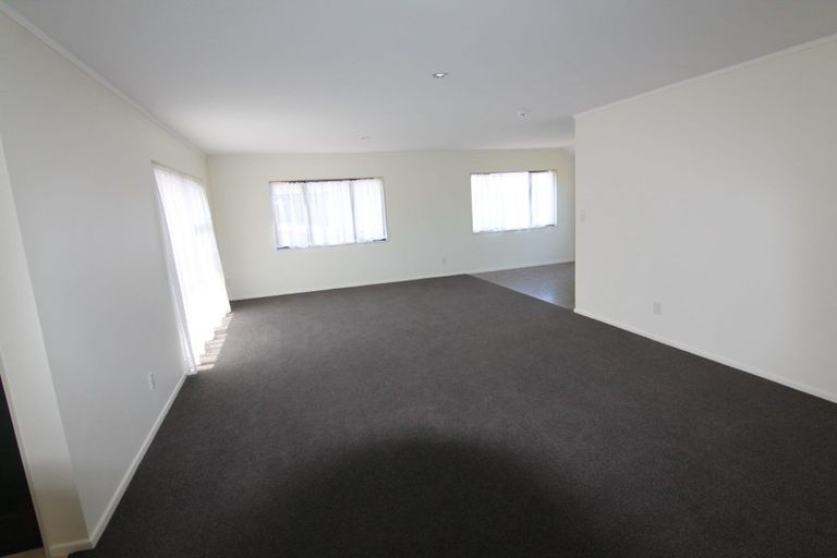 Photo of property in 1/35 Eastglen Road, Glen Eden, Auckland, 0602