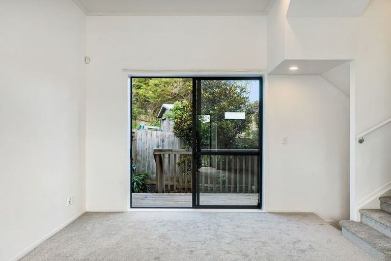 Photo of property in 4/2 Swan Hill Drive, Glen Eden, Auckland, 0602