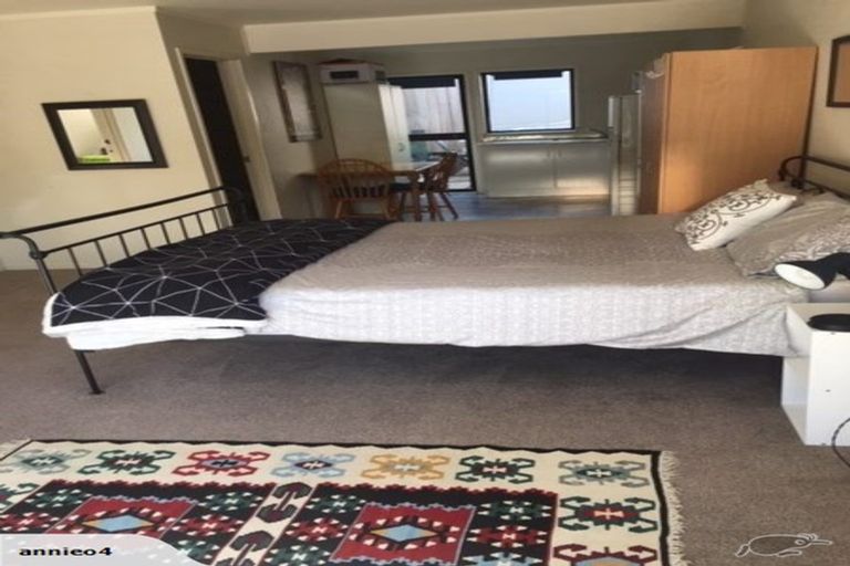 Photo of property in 1/10 Sylvan Park Avenue, Milford, Auckland, 0620