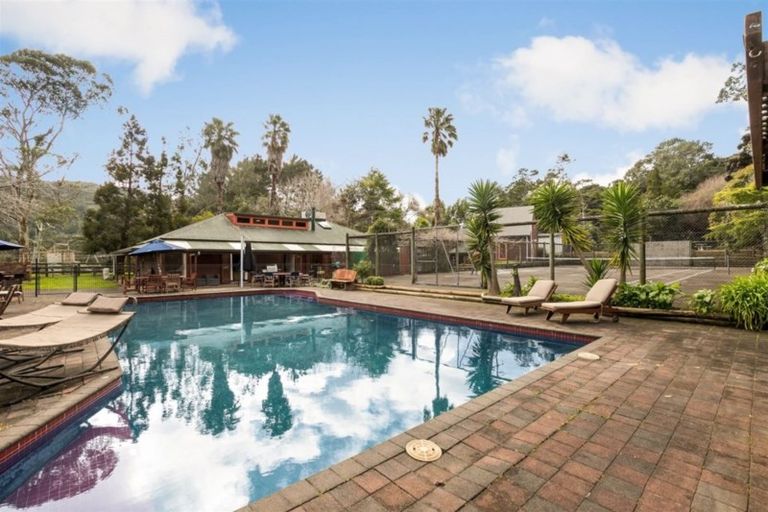 Photo of property in 118 Bethells Road, Waitakere, Henderson, 0781