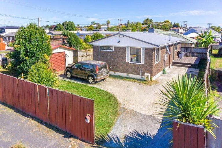 Photo of property in 1 Thornton Place, Melville, Hamilton, 3206