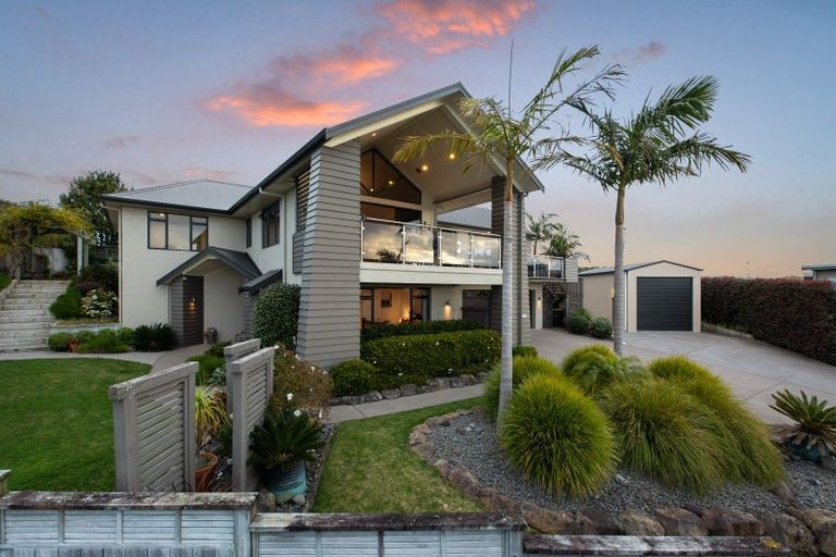 Photo of property in 22 Haden Place, Omokoroa, 3114