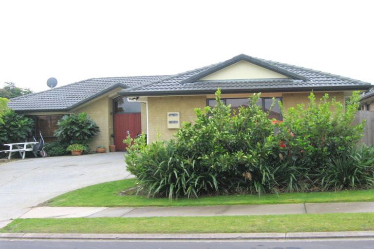 Photo of property in 4 Gilford Place, East Tamaki Heights, Auckland, 2016