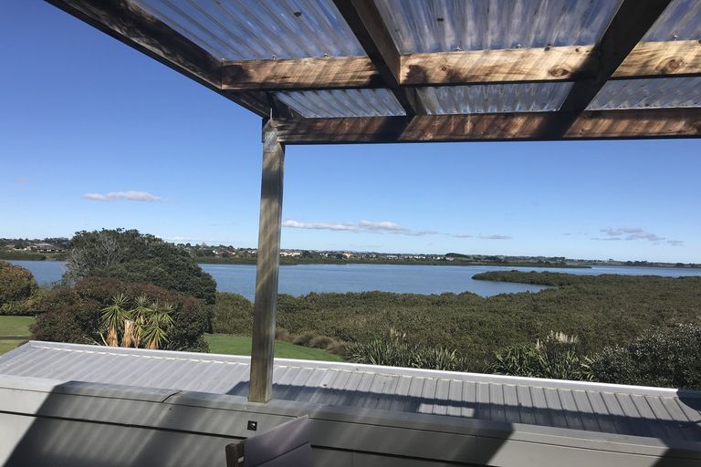 Photo of property in 17 Montego Place, Weymouth, Auckland, 2103