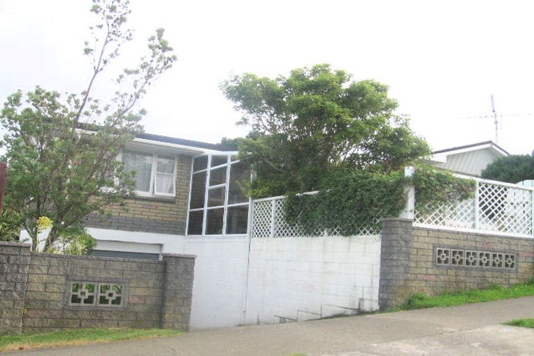 Photo of property in 211 Dowse Drive, Maungaraki, Lower Hutt, 5010