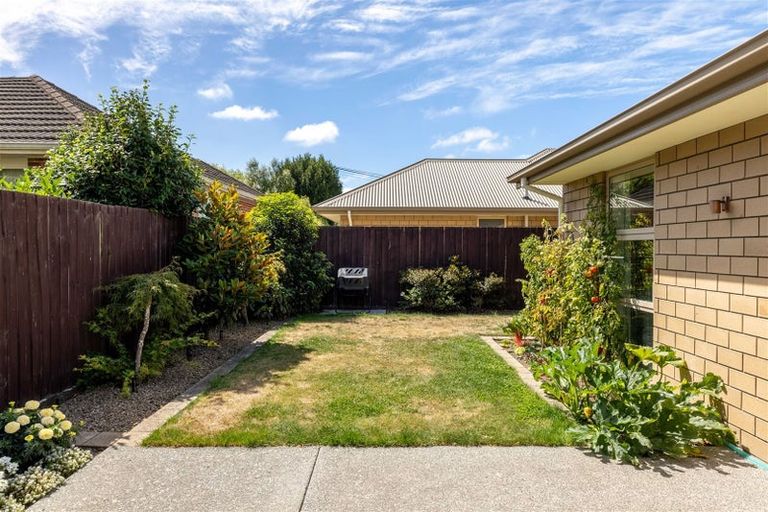 Photo of property in 6a Sunningvale Lane, Ilam, Christchurch, 8053