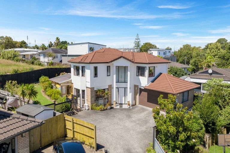 Photo of property in 9 Jomard Terrace, Northcross, Auckland, 0632