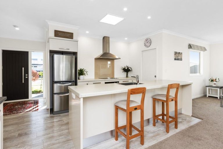 Photo of property in 12 Rotoiti Way, Poraiti, Napier, 4112